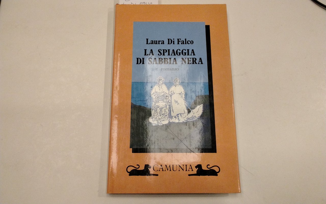 La spiaggia di sabbia nera