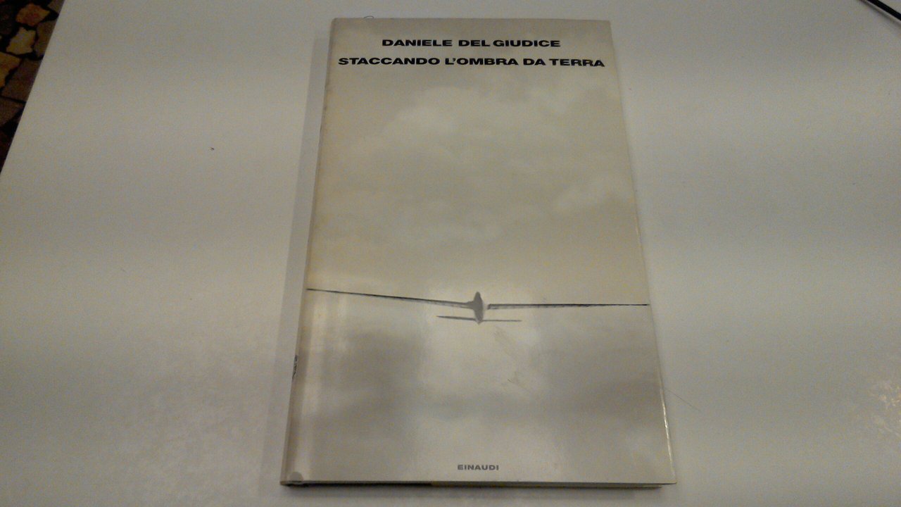 Staccando l'ombra da terra | Immagine principale