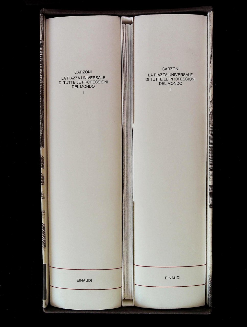 La piazza universale di tutte le professioni del mondo. Due …