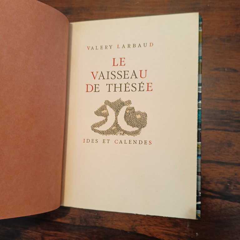 Le vaisseau de Thésée. Frontispice en couleurs et bandeaux de …