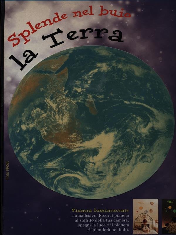 Splende nel buio la Terra