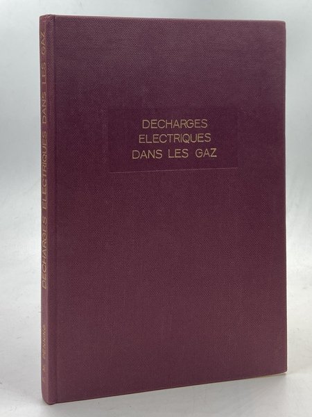 Decharges Electriques dans les Gaz.