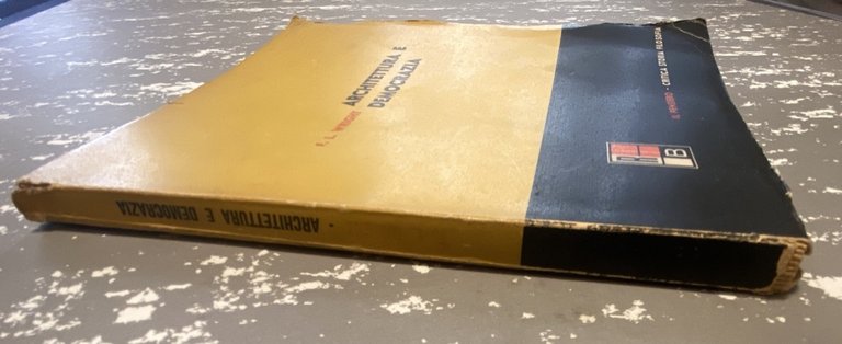 ARCHITETTURA E DEMOCRAZIA.