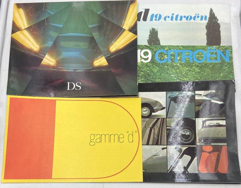 Citroën DS - ID19 - PALLAS. Insieme di 5 brochure pubblitictarie.