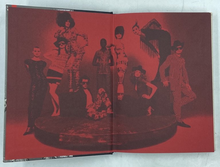 MOSCHINO. 1000 ANNI DI KAOS. | Immagine Gallery 3