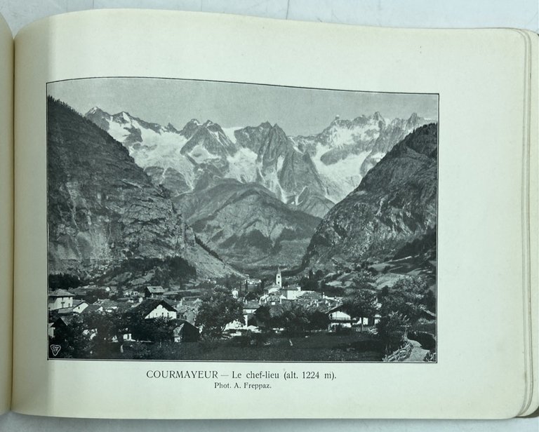 SOUVENIR VILLE D'AOSTE ET DE LA VALLÉE. Propriété réservée de …