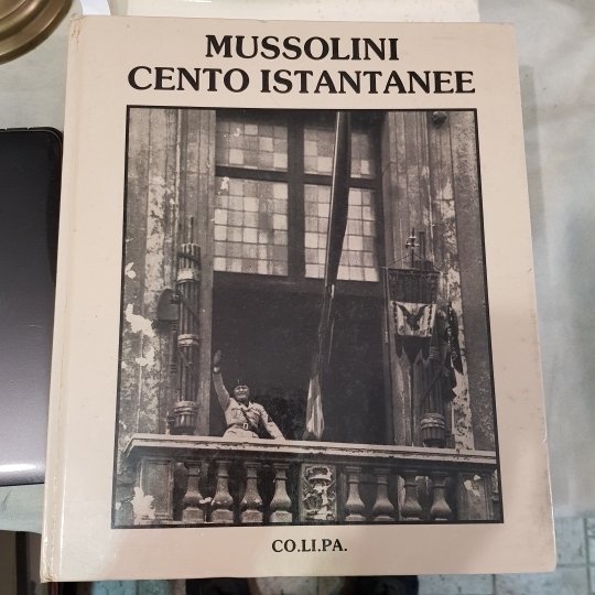 Mussolini cento istantanee