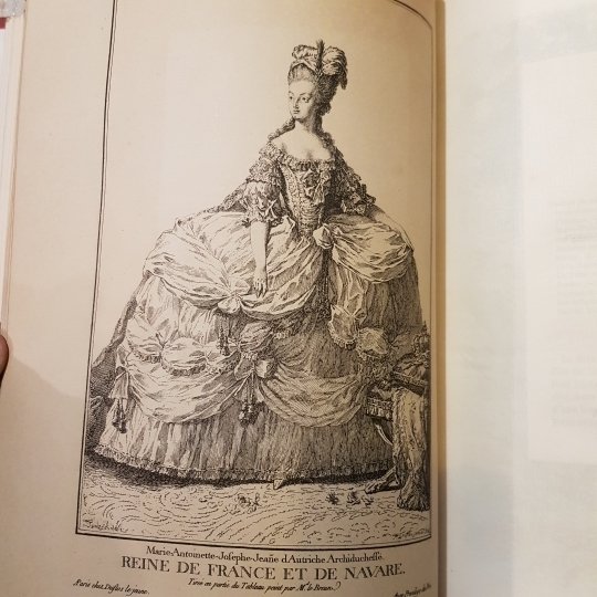 Histoire de Marie-Antoniette. Edition orné d'encadrements à chaque page par …