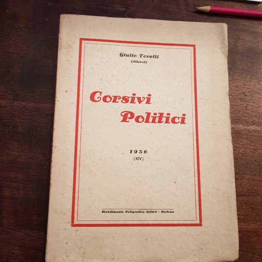 Corsivi politici.