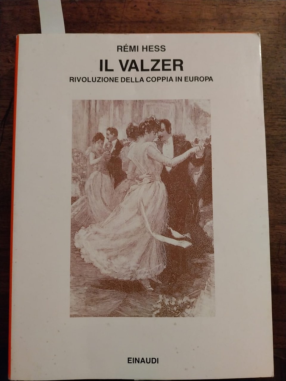 Il valzer. Rivoluzione della coppia in Europa.