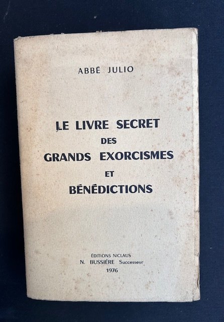 Le livre secret des Grands exorcismes et benedictions. Prieres antiques, …