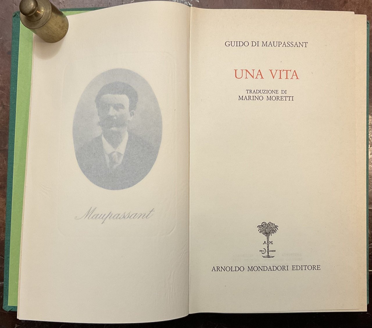 Una vita. Biblioteca romantica Mondadori | Immagine principale
