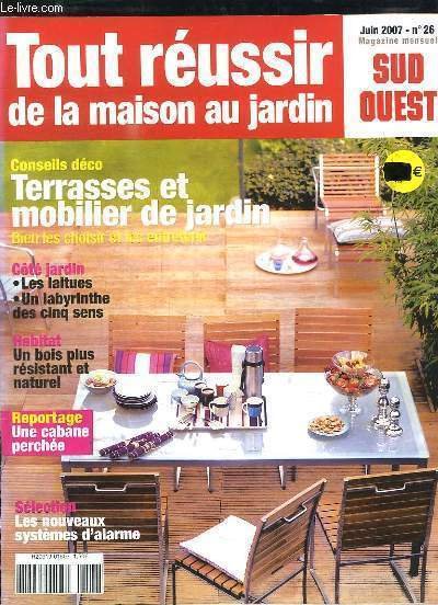 TOUR REUSSIR DE LA MAISON AU JARDIN N° 26 JUIN 2007. SOMMAIRE: TERRASSES ET MOBILIER DE JARDIN, UNE CABANE PERCHEE, LES NOUVEAUX SYSTEMES D ALARME, UN BOIS PLUS RESISTANT ET NATUREL.