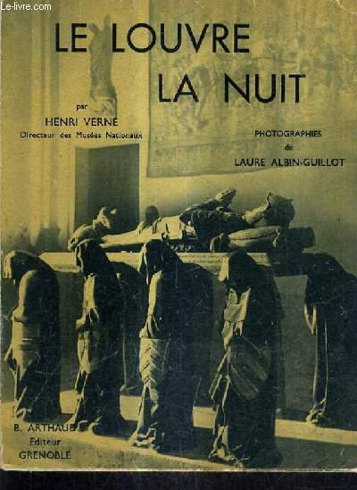 LE LOUVRE LA NUIT.