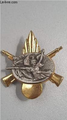 UN INSIGNE MILITAIRE DU CENTRE MOBILISATEUR CM 57 .