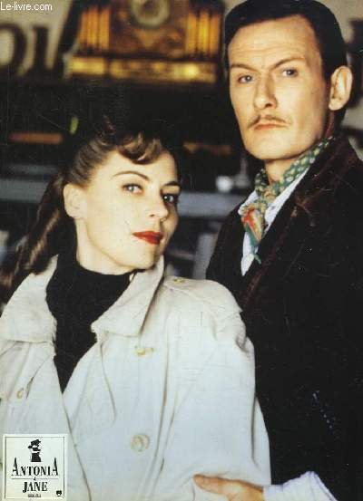 Jeu de 8 photographies d'exploitation du film "Antonia & Jane"