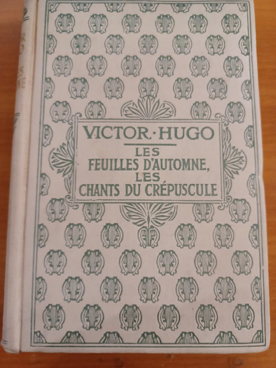 Les feuilles d'automne. Les chants du crépuscule