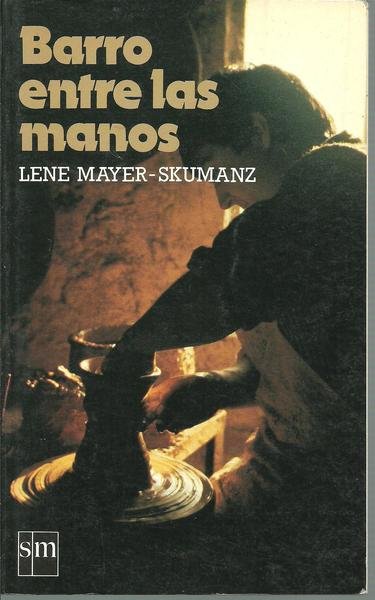 BARRO ENTRE LAS MANOS