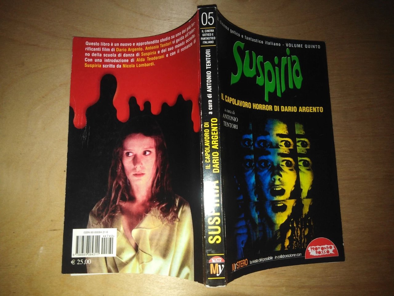 il capolavoro horror di DARIO ARGENTO. SUSPIRIA