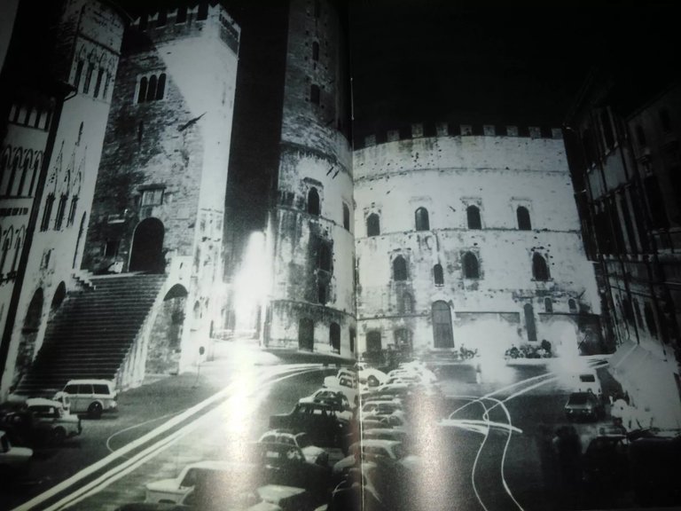 PIAZZE e PALAZZI COMUNALI di TODI