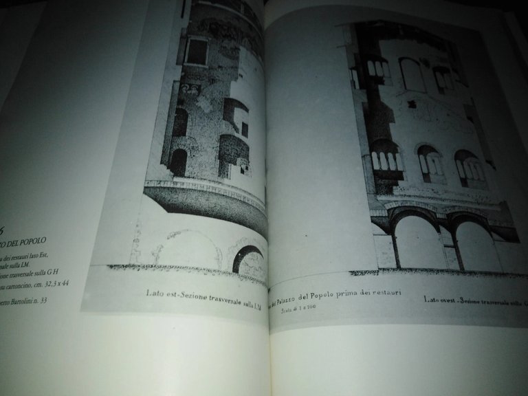 PIAZZE e PALAZZI COMUNALI di TODI