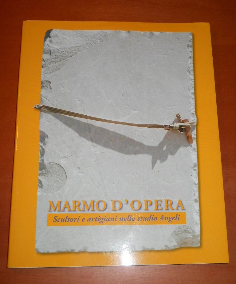 Scultori e artigiani nello studio Angeli