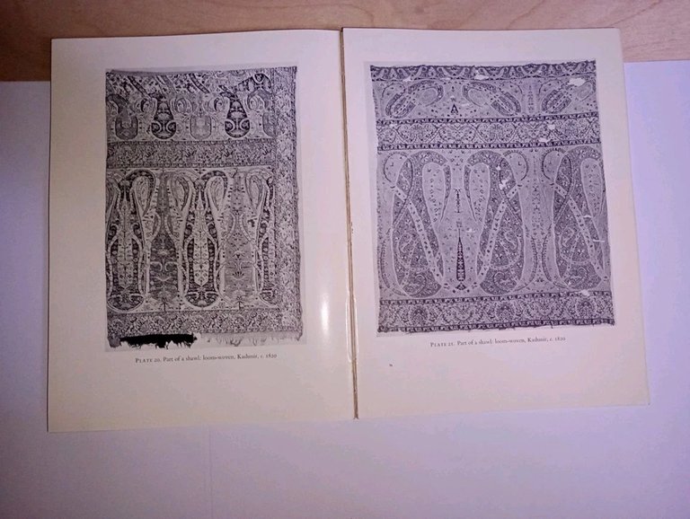 Shawls. A Study of Indo-European Influences (Victoria & Albert Museum) | Immagine Gallery 2