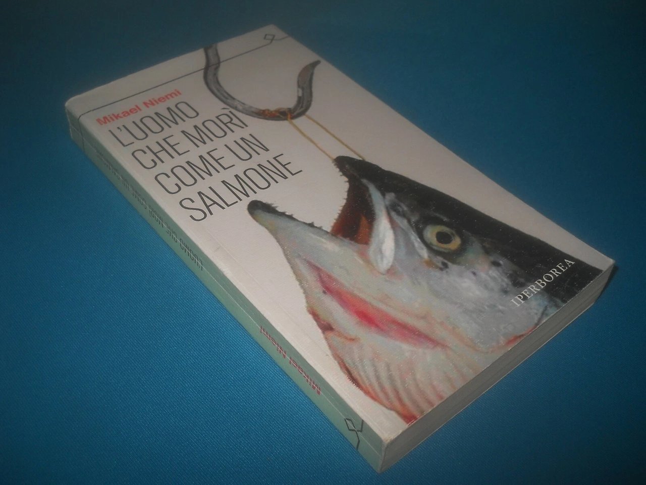 l'uomo che morì come un salmone | Immagine principale