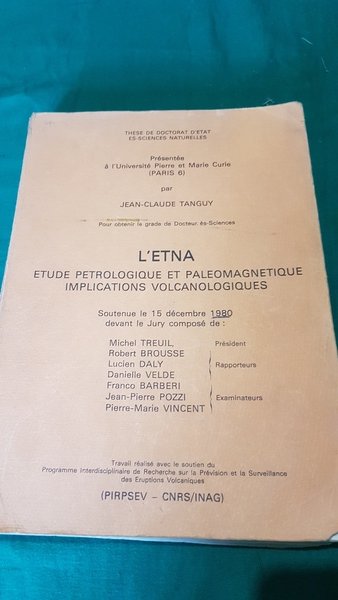 L'ETNA ETUDE PETROLOGIQUE ET PALEOMAGNETIQUE IMPLICATIONS VOLCANOLOGIQUES