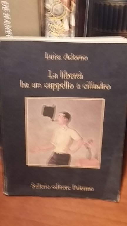 LA LIBERTA' HA UN CAPPELLO A CILINDRO