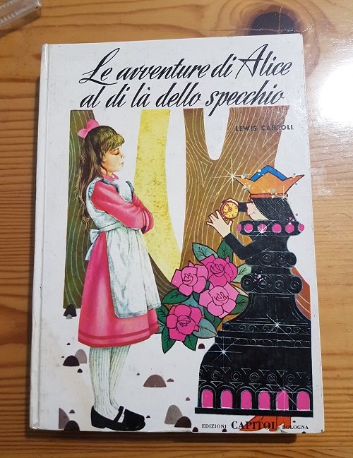 LE AVVENTURE DI ALICE AL DI LA DELLO SPECCHIO