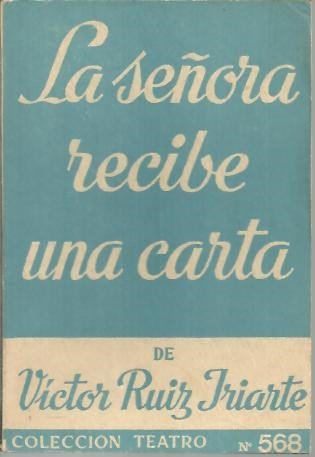 LA SEÑORA RECIBE UNA CARTA.