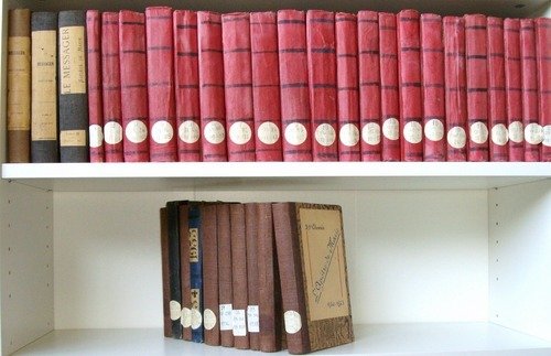 Le Messager de la Société de Marie [1897-1902 : 3 Tomes - Complet Suivi de :] L'Apôtre de Marie. Echo des Oeuvres et des Missions de la Société de Marie (Série suivie complète du n° 1 de Mai-Juin 1904 au n° 338 de Septembre-Octobre 1946 en 31 volumes reliés ) [ Exceptionnel ensemble, souvent illustré, relatant les progrès des missions marianistes en Europe, Amérique, Afrique, et surtout au Japon - Important and scarce review referring to Marianist missions in the entire world, with focus on american or japanese missions in Urakami, Tokyo, etc. ]