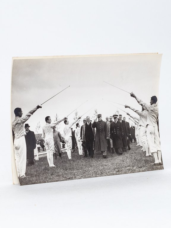 4 photos de presse réunissant le Maréchal Pétain et l'Amiral …