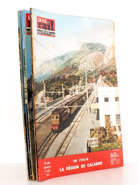 La Vie du Rail [ lot de 8 numéros avec des articles relatifs aux chemins de fer italiens : Italie du Sud ] : n° 689 la région de Calabre (mars 1959) ; n° 702 la région de Brindisi (juin 1959) ; n° 1044 la nouvelle ligne de Bari-nord (mai 1966) ;n° 1022 le chemin de fer de "Giuliani" (novembre 1965) ; n° 1072 découverte de la Sicile antique par le rail (novembre 1966) ; n° 1185 les chemins de fer italien sur mer (mars 1969); n° 1234 à Naples, un secondaire moderne (mars 1970) ; n° 1396 le Circumvésuvien (juin 1973).
