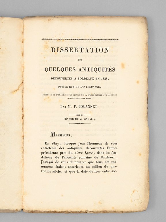 Dissertation sur Quelques Antiquités découvertes à Bordeaux en 1828, Petite rue de l'Intendance, précédée de l'examen d'une opinion de M. l'abbé Leboeuf sur l'antique enceinte de cette Ville [ Suivi de : ] Notice sur les Monumens de l'Epoque Gauloise, et en particulier sur les Tumulus du Département de la Gironde, par F. Jouannet [ Suivi de : ] Note sur quelques ossements fossiles de Paloetherium, recueillis dans le département de la Gironde ; par M. Billaudel, membre résident [ Suivi de : ] Tableau des Membres de l'Académie