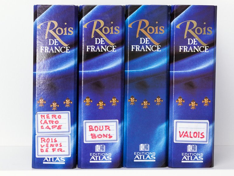 Les Rois de France (lot de 4 classeurs, complet des …