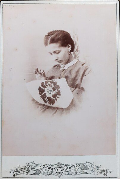 Albumina Ritratto di ricamatrice 1900 circa