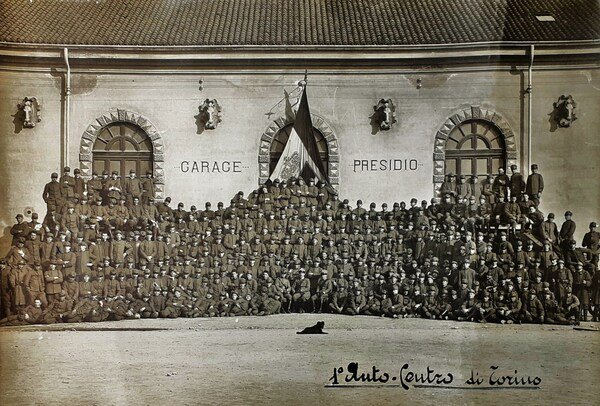 Gruppo Fanti 1° Auto centro di Torino 1910 circa
