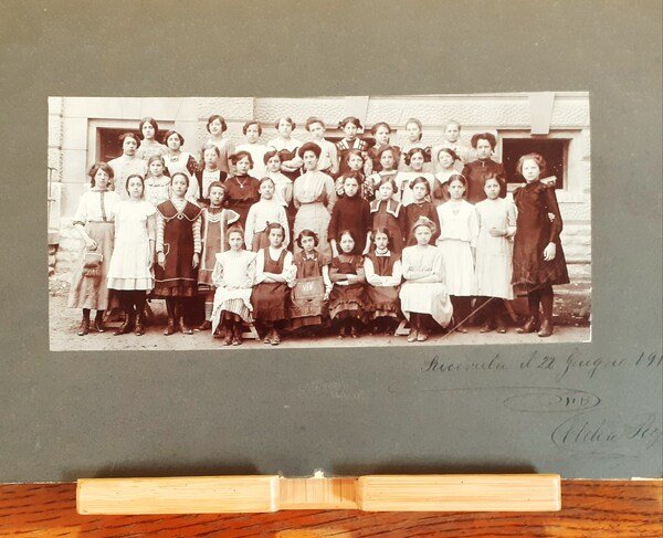 Foto di gruppo scolastico Fotografo Francesco Penco Trieste 1911