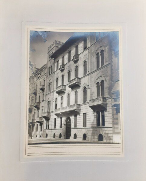 Due fotografie Casa Cav. Besozzi Torino anni '20