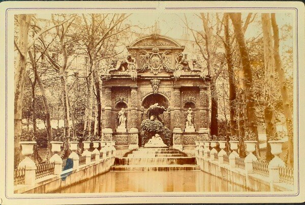 Fontana Medicea nel giardino Luxembourg Parigi 1880 ca.
