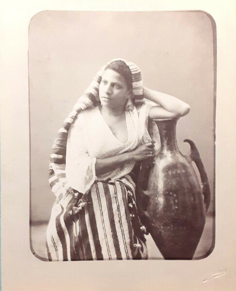 Albumina originale "portatrice d'acqua" Algeri fotografo Jean Geiser 1885 ca.