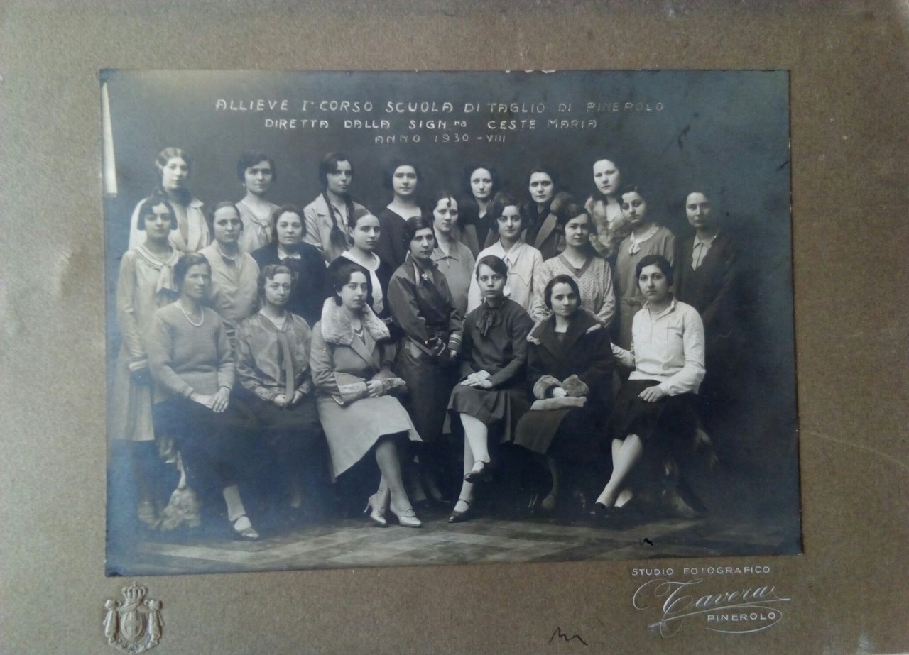 Allieve I^ Corso Scuola di taglio 1930