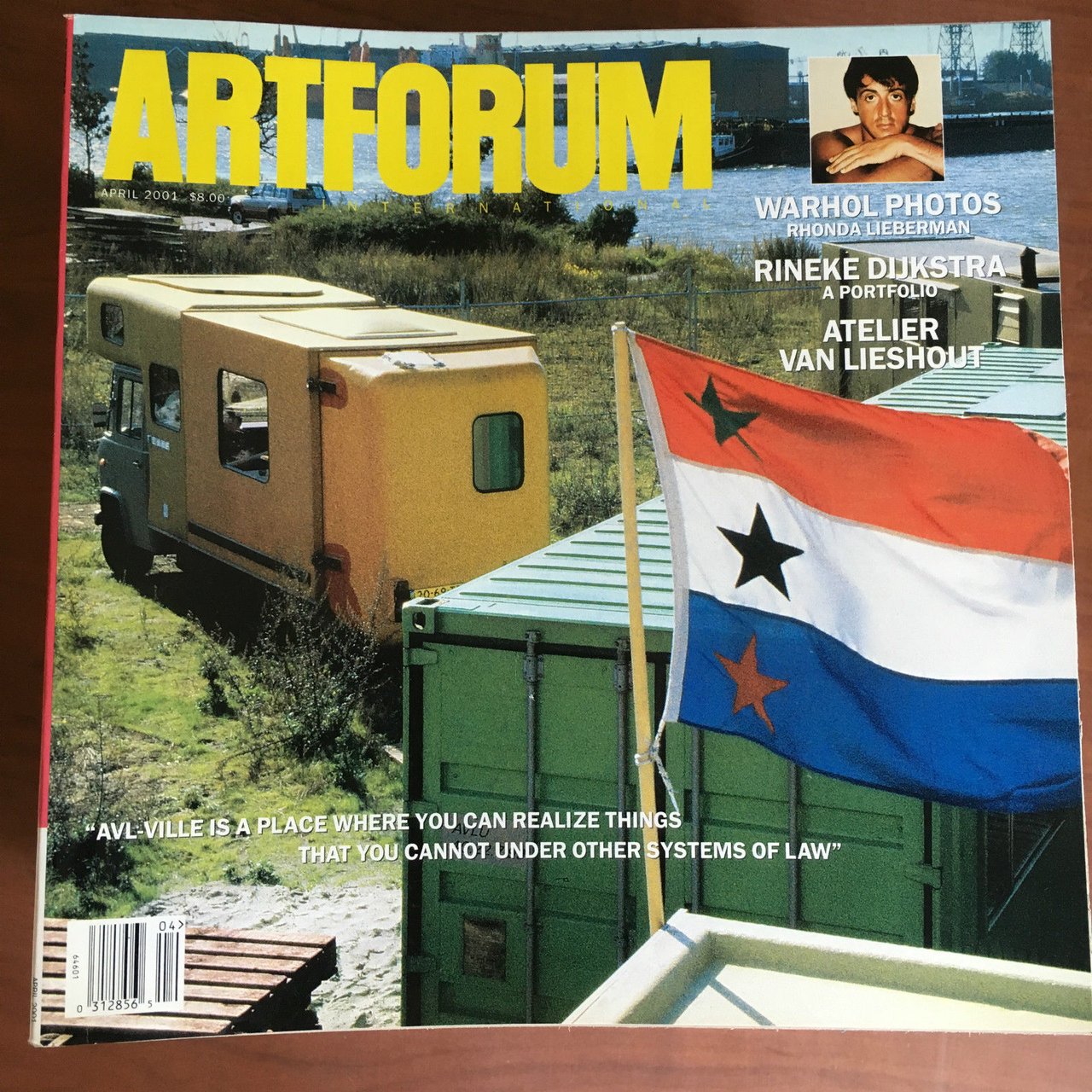 Artforum n^ 8 April 2001 Cover: Van Lieshout - E21191
