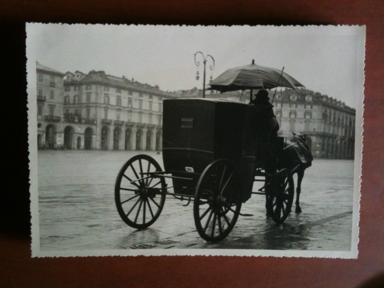 Cartolina fotografia vera anni '30 Carrozza in Piazza Vittorio Emanuele …