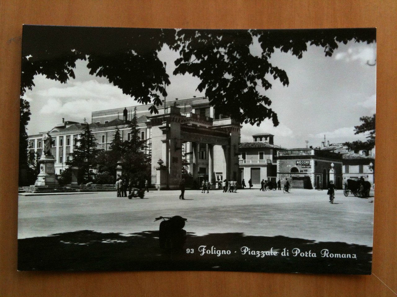 Cartolina metà '900 Vera Foto Foligno Piazzale di Porta Romana …