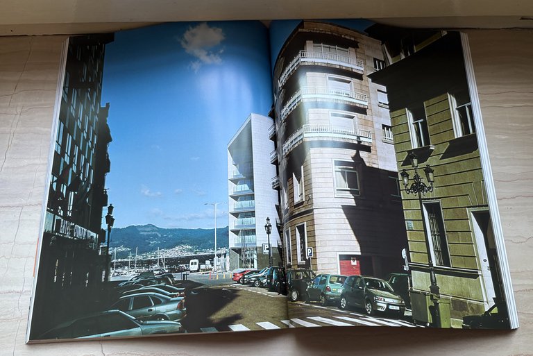 domus. Architettura/Design/Arte/Comunicazione / Architecture/Design/Art/Communication Giugno/June 2002 N. 849