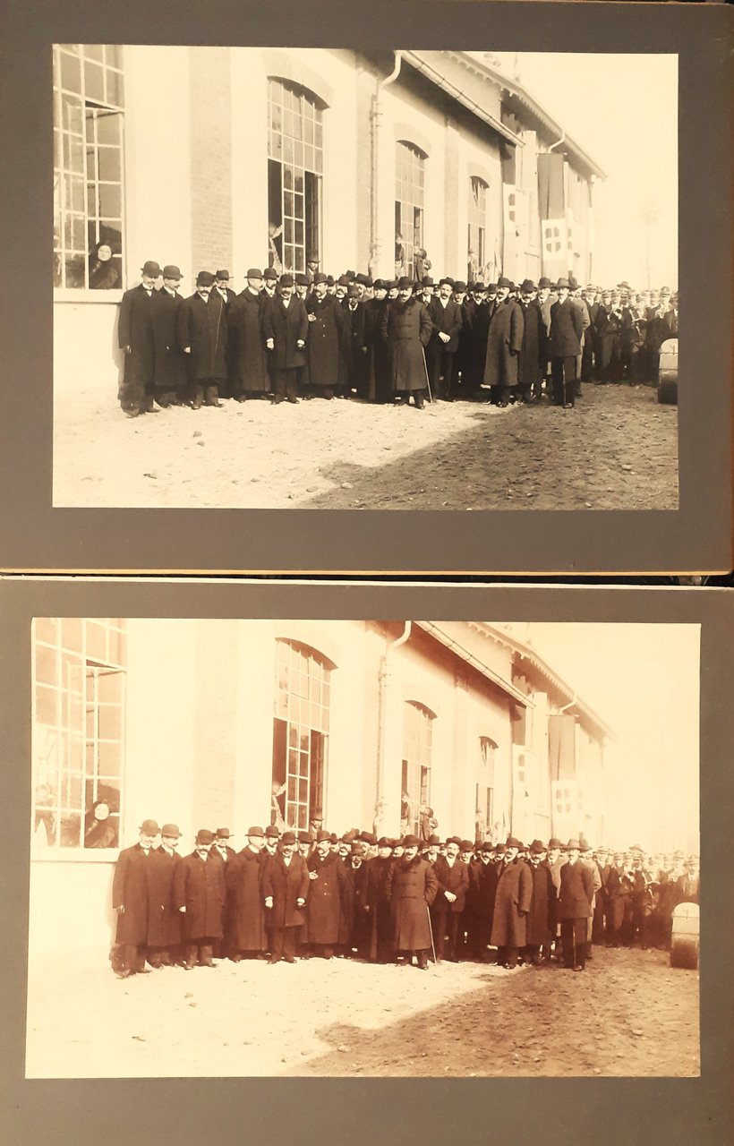 Due grandi fotografie identiche , con tecniche di stampa diverse …