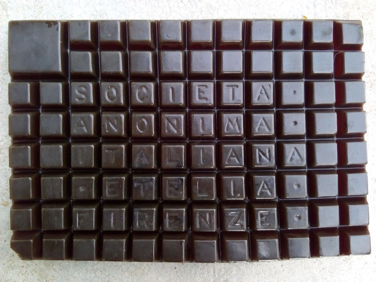 Etelia Firenze oggetto grafico con pubblicità in caucciu